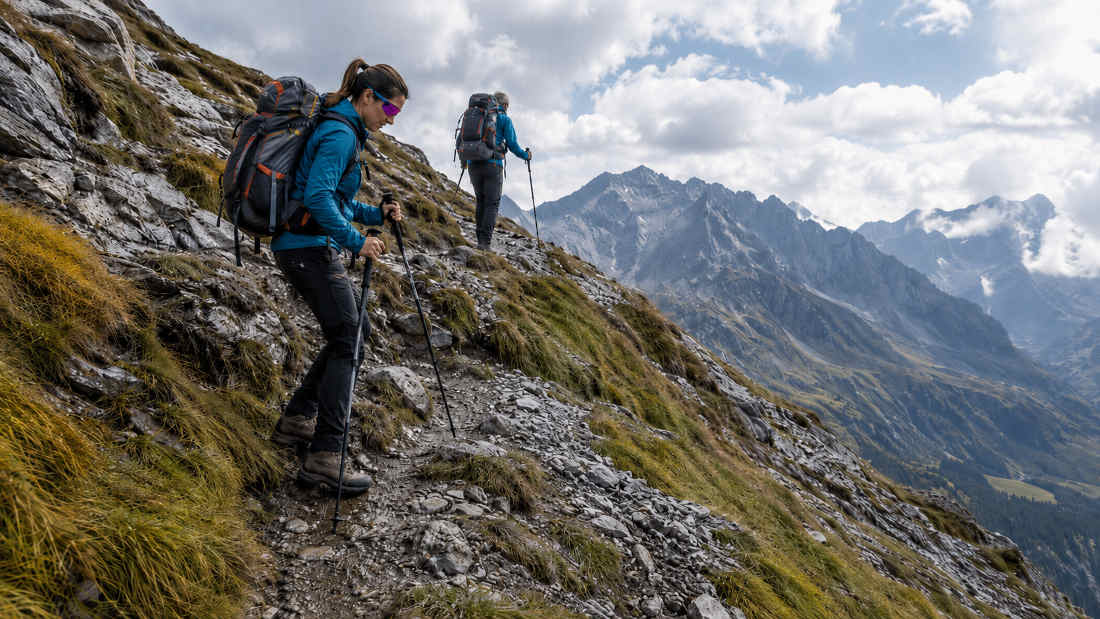 Caídas en senderos: cómo prevenirlas en pedregales, hierba mojada y escalones rocosos.