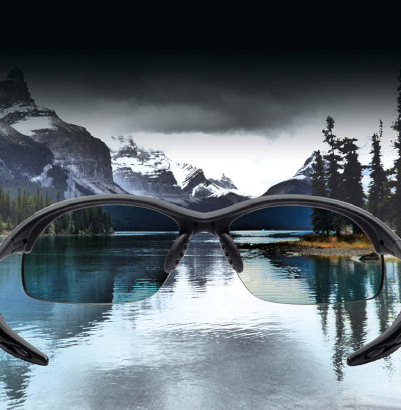 Sports glasses with polarized lenses