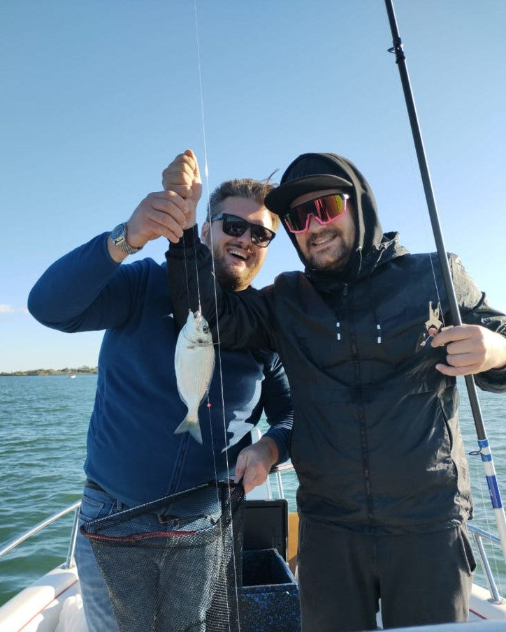 Gafas de sol estilo máscara para pesca deportiva en agua salada.