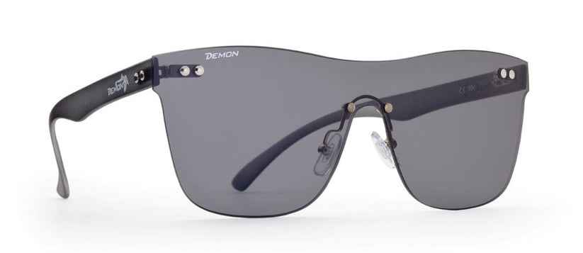 Gafas de sol de moda con lente única y diseño de máscara espejada.