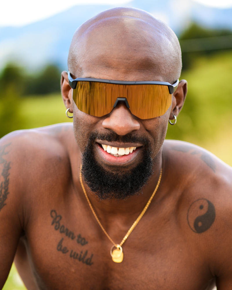 Gafas de sol de trail running con lentes espejadas y doradas, modelo Fiandre