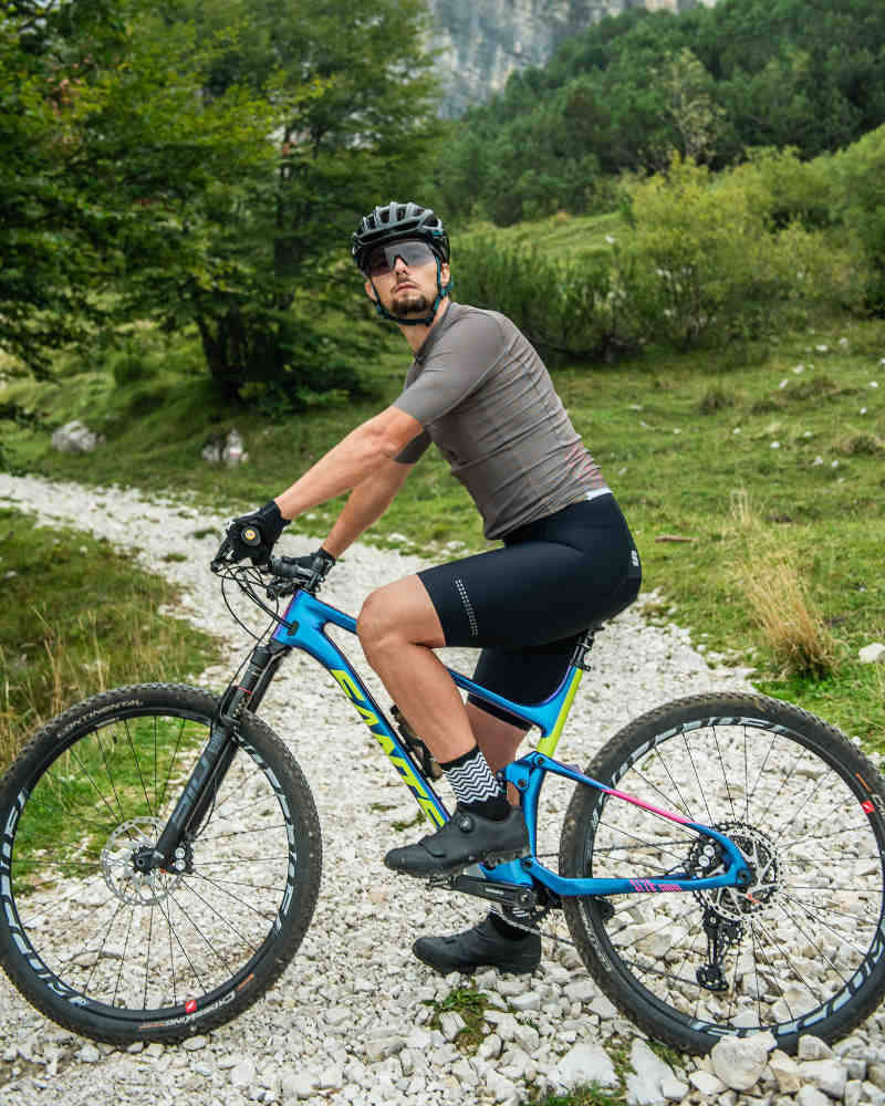 mountain bike glasses with photochromic lens from clear for all light conditions including night riding