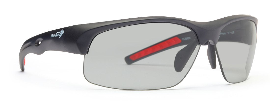 occhiale da running su strada modello FUSIOn lenti fotocromatiche dchrom nero opaco rosso