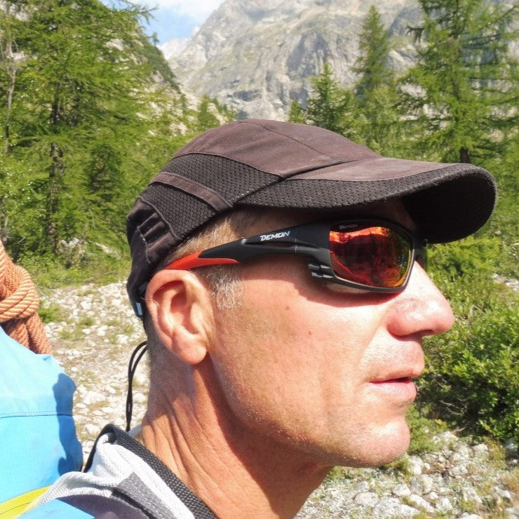 Gafas graduadas para actividades al aire libre, senderismo y montañismo, con lentes fotocromáticas polarizadas de espejo rojo.