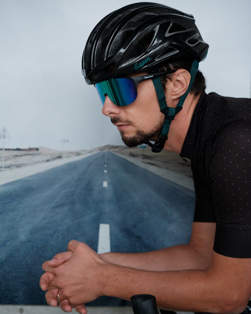 road cycling and gravel glasses with green mirrored lens stubaier model