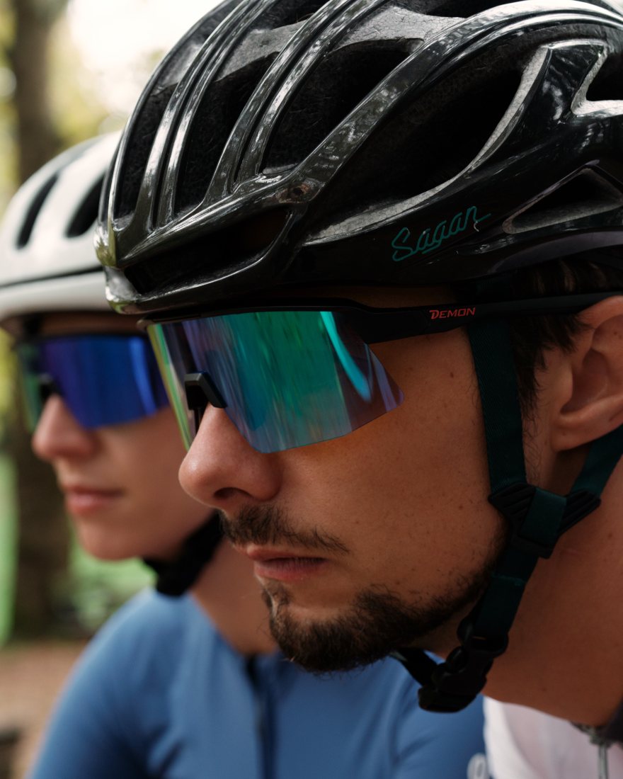 road cycling and mtb glasses photochromic green mirrored lens roubaix model matt black