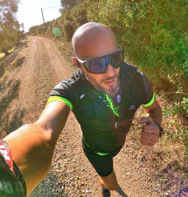 running and trail glasses with photochromic mirrored lens gravel model