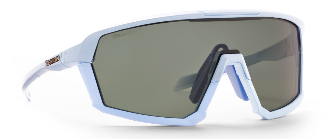 woman polarized mask style running and trail running glasses model gravel