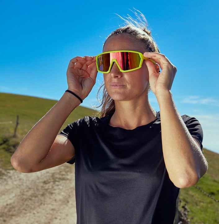woman trail running mirror glasses neon yellow color