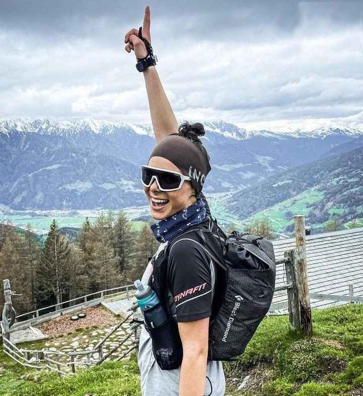 women trail running glasses with photochromic mirrored lens gravel