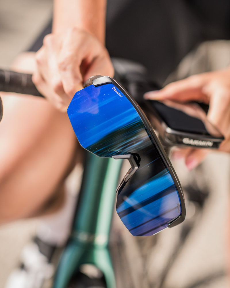 womens road and gravel cycling shield sunglasses with blue mirrored photochromic lens fiandre model